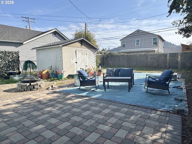1119 A St, Springfield, OR 97477