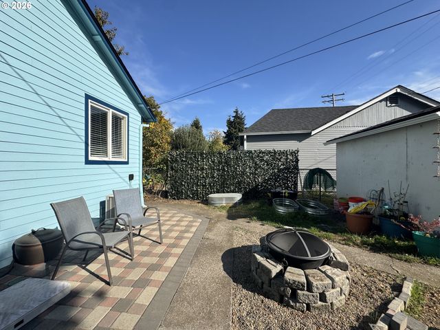 1119 A St, Springfield, OR 97477