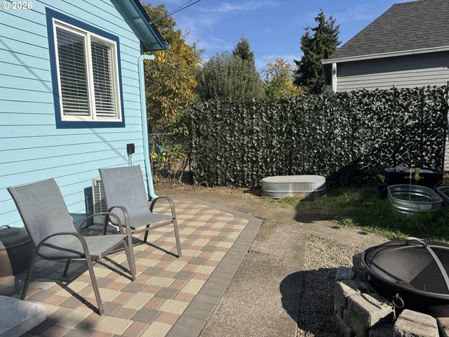 1119 A St, Springfield, OR 97477