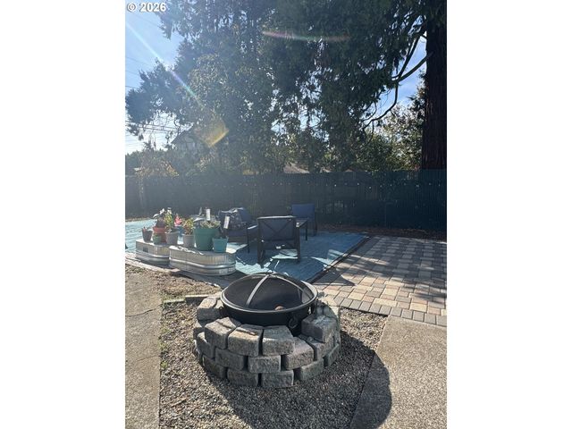 1119 A St, Springfield, OR 97477