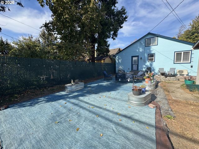 1119 A St, Springfield, OR 97477