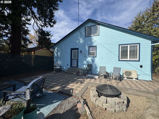 1119 A St, Springfield, OR 97477
