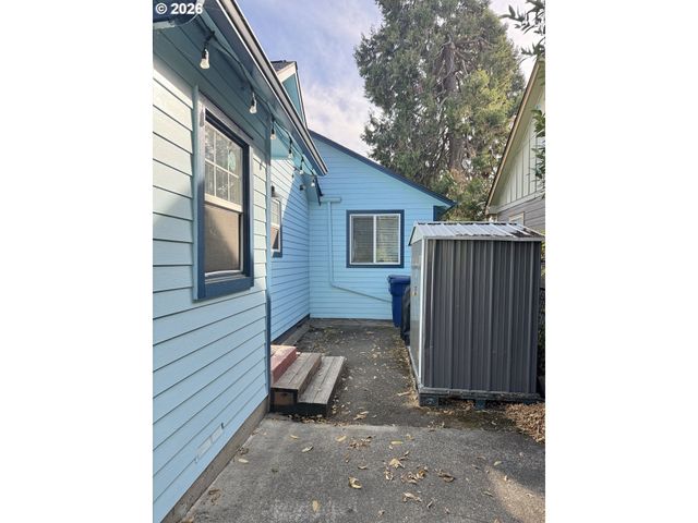 1119 A St, Springfield, OR 97477