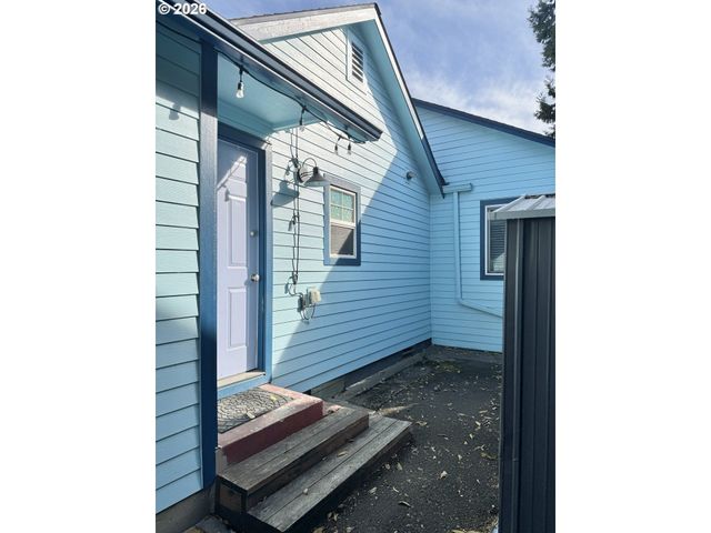1119 A St, Springfield, OR 97477