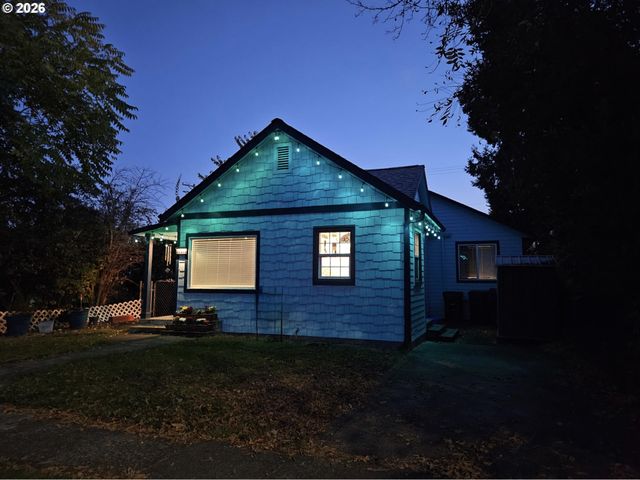 1119 A St, Springfield, OR 97477