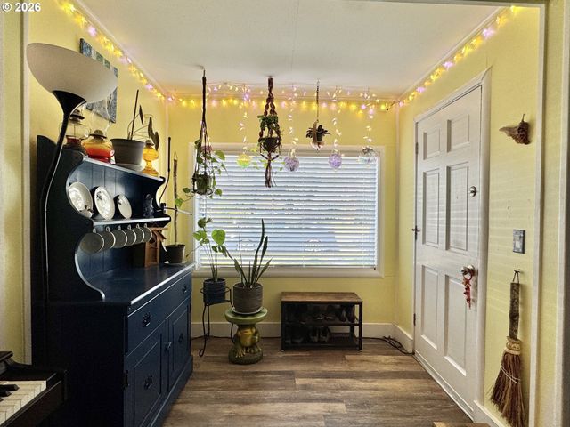 1119 A St, Springfield, OR 97477