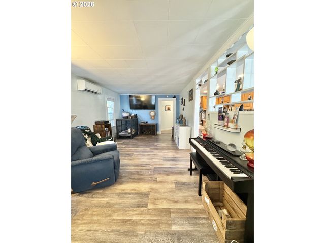 1119 A St, Springfield, OR 97477