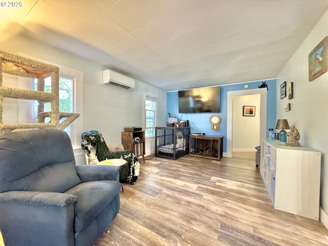 1119 A St, Springfield, OR 97477