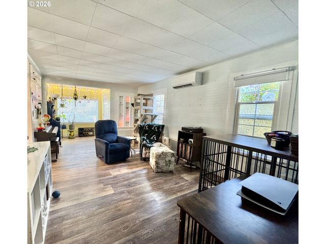 1119 A St, Springfield, OR 97477