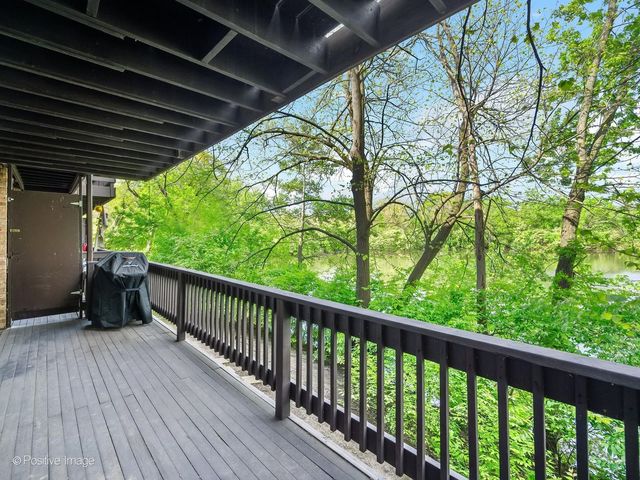 5530 E Lake Drive 98B, Lisle, IL 60532