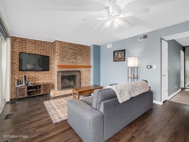 5530 E Lake Drive 98B, Lisle, IL 60532