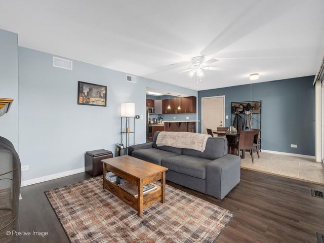5530 E Lake Drive 98B, Lisle, IL 60532