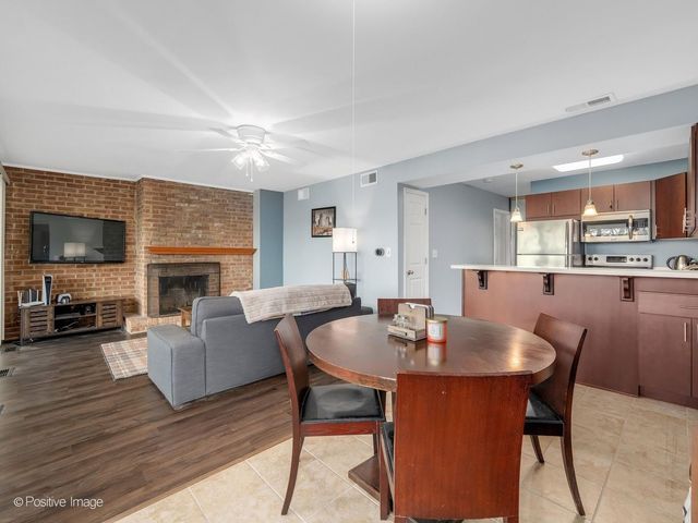 5530 E Lake Drive 98B, Lisle, IL 60532