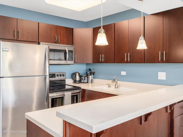 5530 E Lake Drive 98B, Lisle, IL 60532
