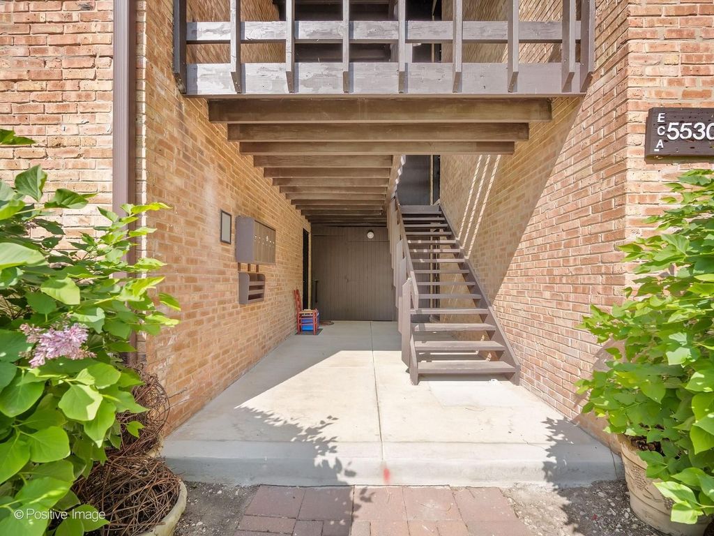 5530 E Lake Drive 98B, Lisle, IL 60532