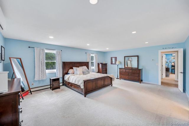 20 Canterbury Court, Oakdale, NY 11769