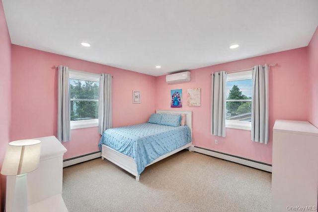 20 Canterbury Court, Oakdale, NY 11769