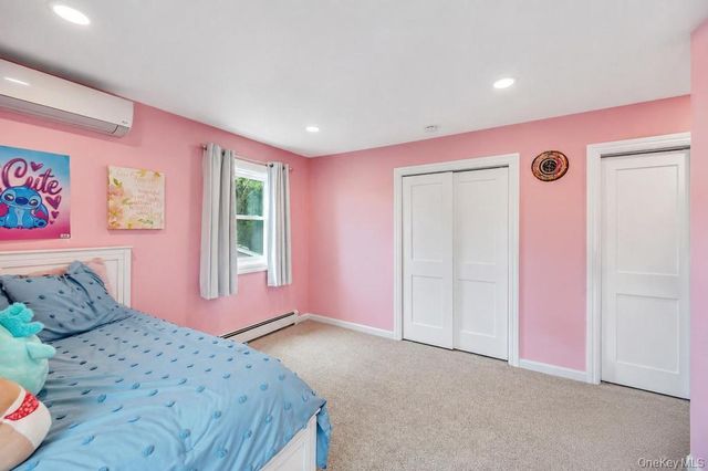 20 Canterbury Court, Oakdale, NY 11769