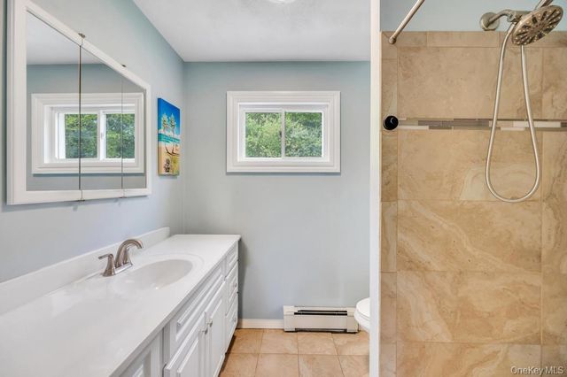 20 Canterbury Court, Oakdale, NY 11769