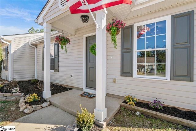 320 Oak Knoll Court, Seneca, SC 29678