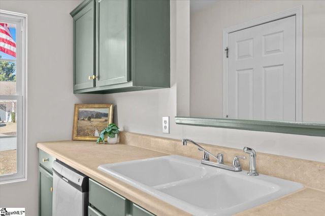 320 Oak Knoll Court, Seneca, SC 29678