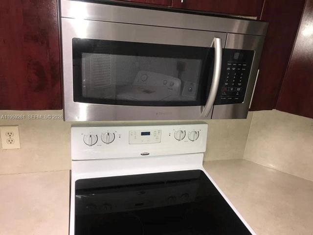 6272 NW 186th St 114, Hialeah, FL 33015