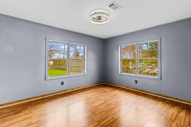 211 W Sherman Street, Livingston, TX 77351