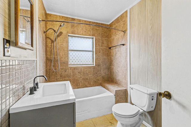 211 W Sherman Street, Livingston, TX 77351