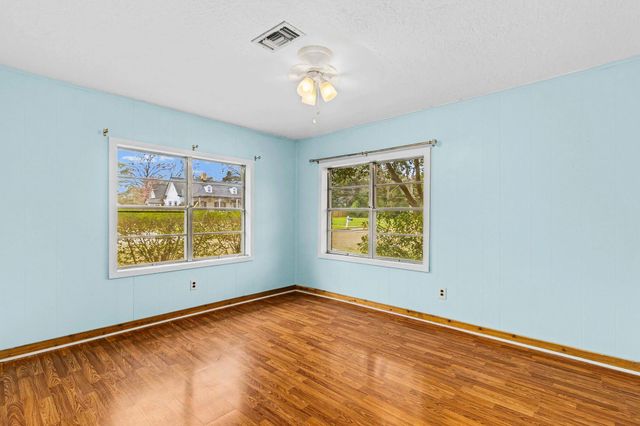 211 W Sherman Street, Livingston, TX 77351