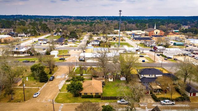 211 W Sherman Street, Livingston, TX 77351