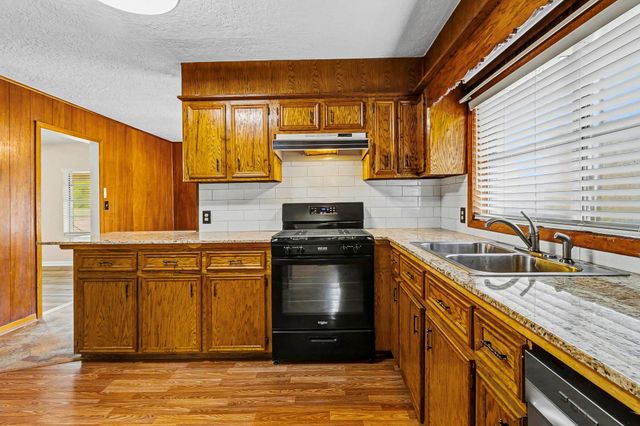 211 W Sherman Street, Livingston, TX 77351