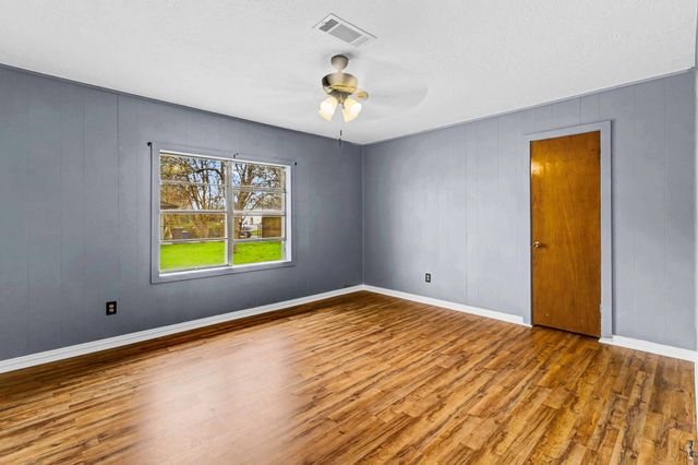 211 W Sherman Street, Livingston, TX 77351