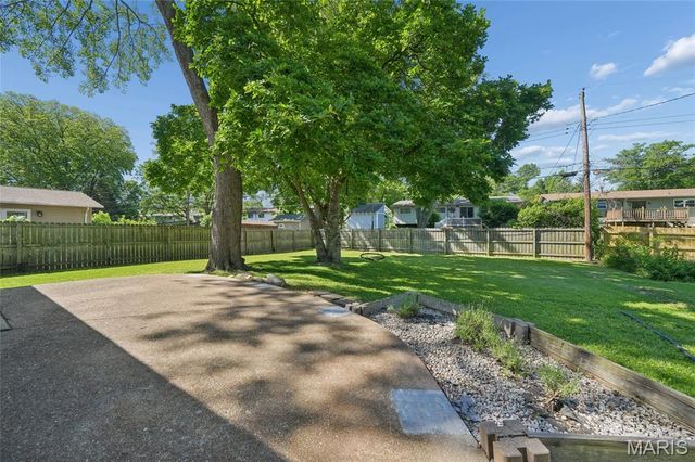 922 Chula Drive, Hazelwood, MO 63042