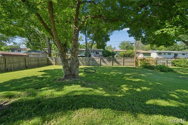 922 Chula Drive, Hazelwood, MO 63042