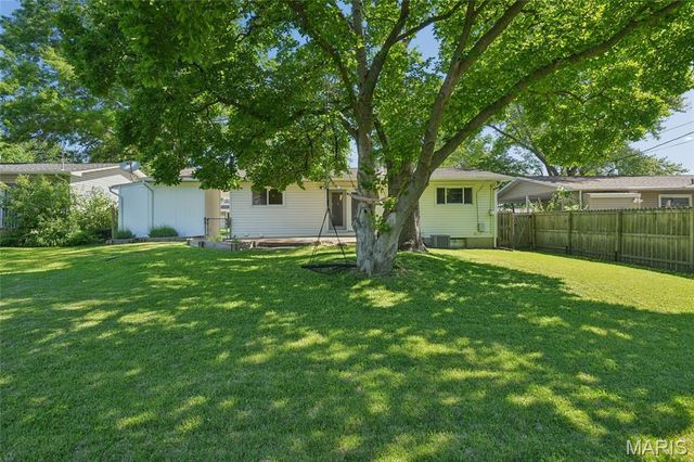922 Chula Drive, Hazelwood, MO 63042