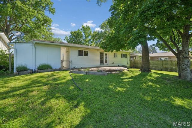 922 Chula Drive, Hazelwood, MO 63042
