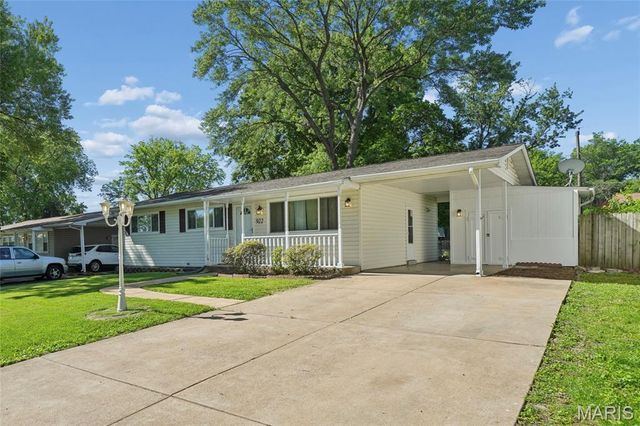922 Chula Drive, Hazelwood, MO 63042