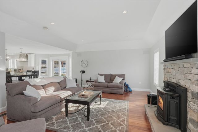 14 Premier Drive, Londonderry, NH 03053