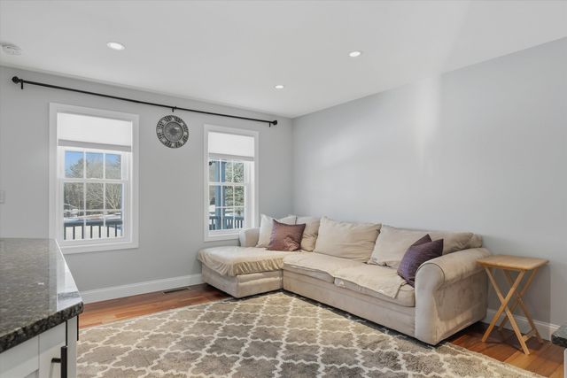 14 Premier Drive, Londonderry, NH 03053