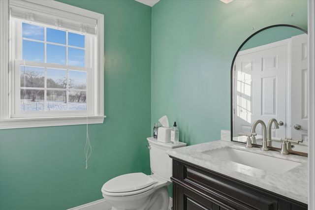 14 Premier Drive, Londonderry, NH 03053