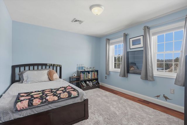 14 Premier Drive, Londonderry, NH 03053