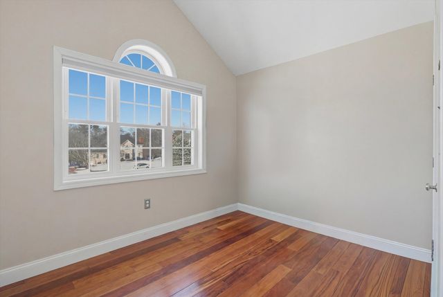 14 Premier Drive, Londonderry, NH 03053