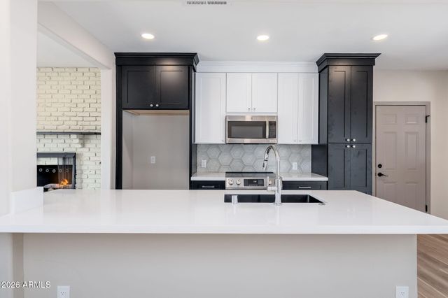 515 W HAZELWOOD Street, Phoenix, AZ 85013