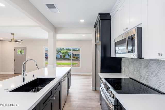 515 W HAZELWOOD Street, Phoenix, AZ 85013