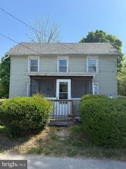 215 1ST ST, Bridgeville, DE 19933