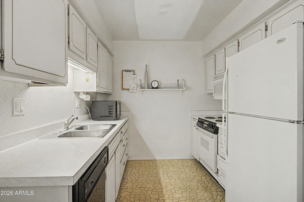 10021 W Thunderbird Boulevard, Sun City, AZ 85351 — photo 4