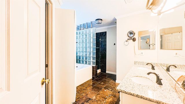 1114 Knoll Crest Court, Sugar Land, TX 77479