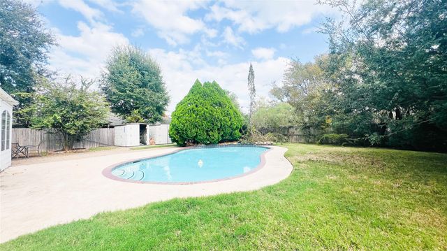 1114 Knoll Crest Court, Sugar Land, TX 77479