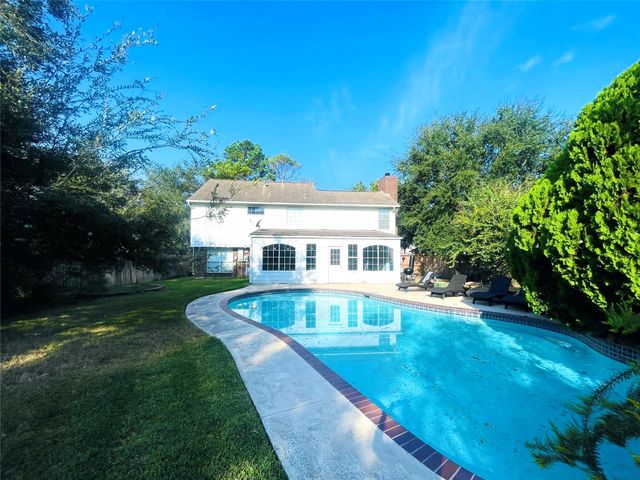 1114 Knoll Crest Court, Sugar Land, TX 77479