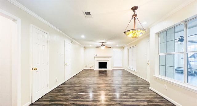 1114 Knoll Crest Court, Sugar Land, TX 77479